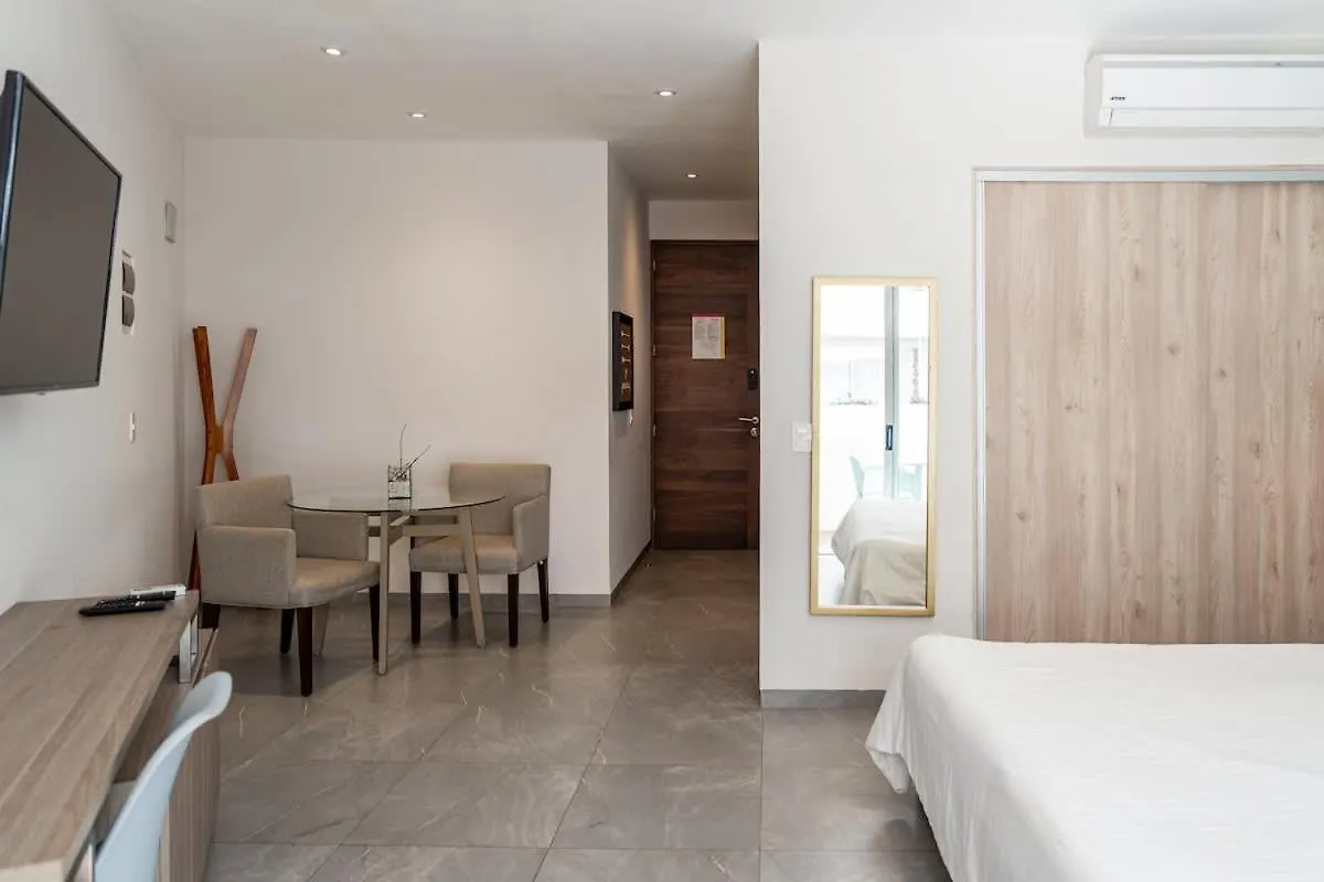 פלאייה דל כרמן Large Studio With Working Space 100M From 5Th Ave דירה